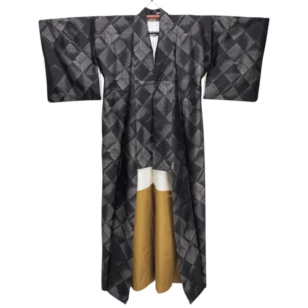 【本場大島紬】 斜め格子模様 菱　ダイヤ　正絹　カジュアル　黒　織り　紬　美品