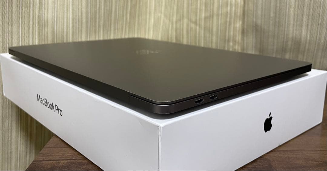 美品 MacBook Pro 2020 13インチ TouchBar 付き