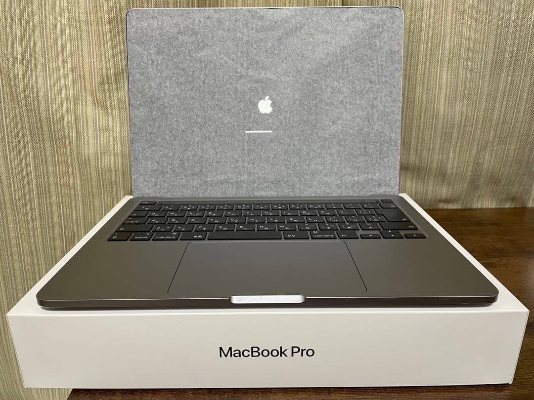 美品 MacBook Pro 2020 13インチ TouchBar 付き