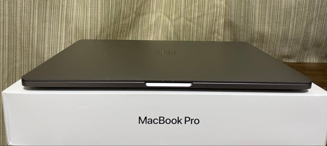 美品 MacBook Pro 2020 13インチ TouchBar 付き