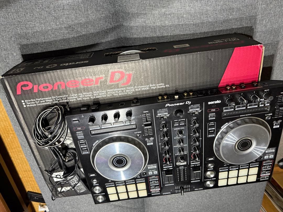 Pioneer DJ DDJ-SR2 コントローラー