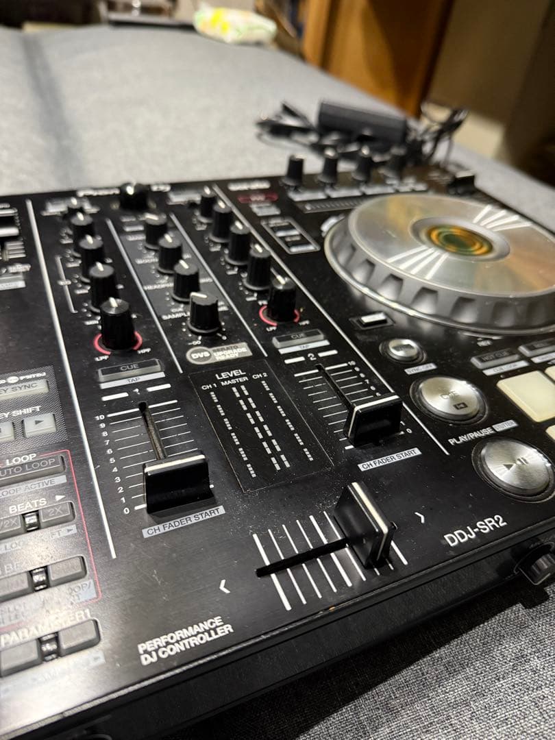 Pioneer DJ DDJ-SR2 コントローラー