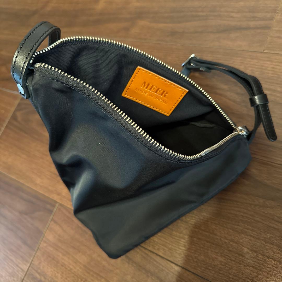 美品 meer. トライアングルショルダーバッグ