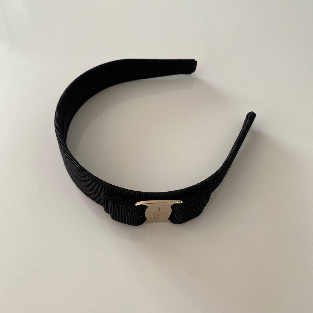 【Ferragamo】フェラガモ　カチューシャ　リボン　ブラック×ゴールド