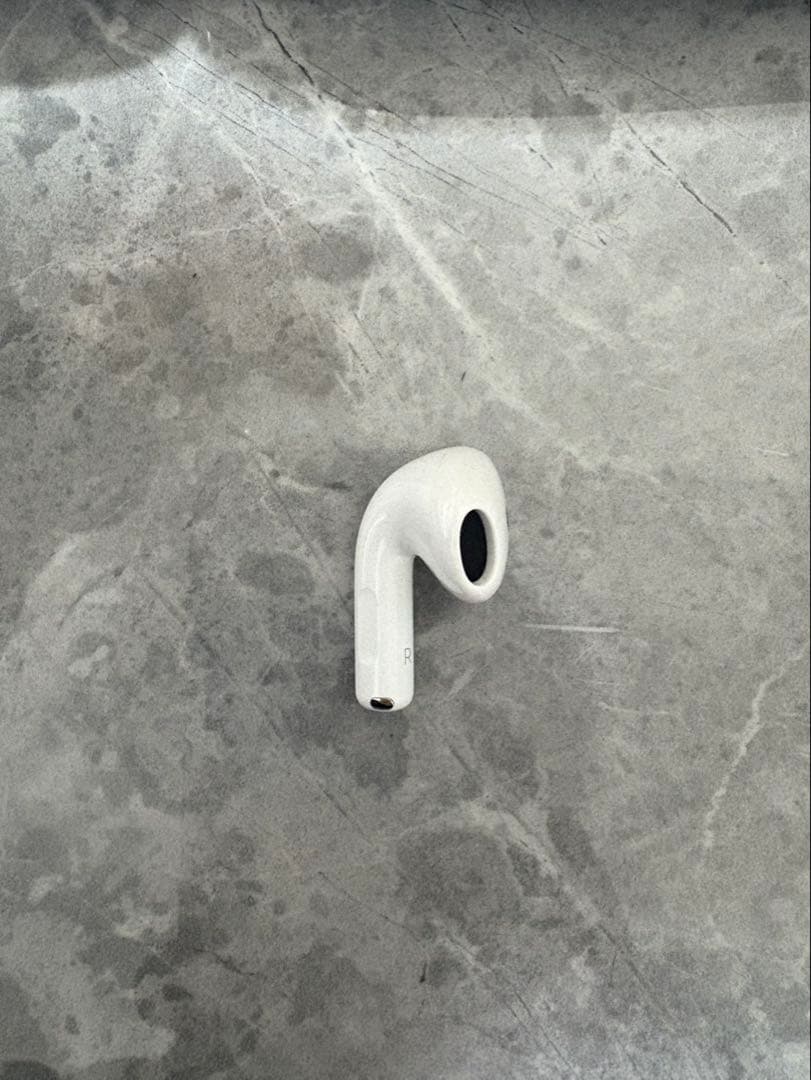 AirPods4 ノイズキャンセリング付き　右耳