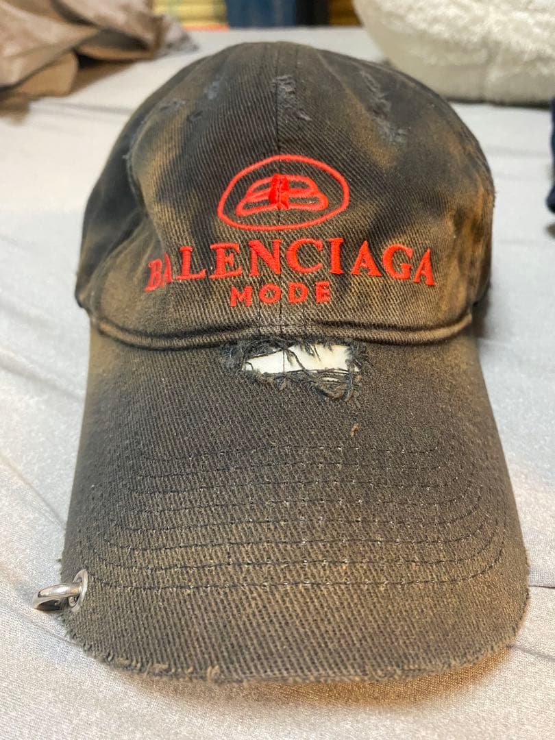 BALENCIAGA キャップ Lサイズ ダメージ加工ピアッシング