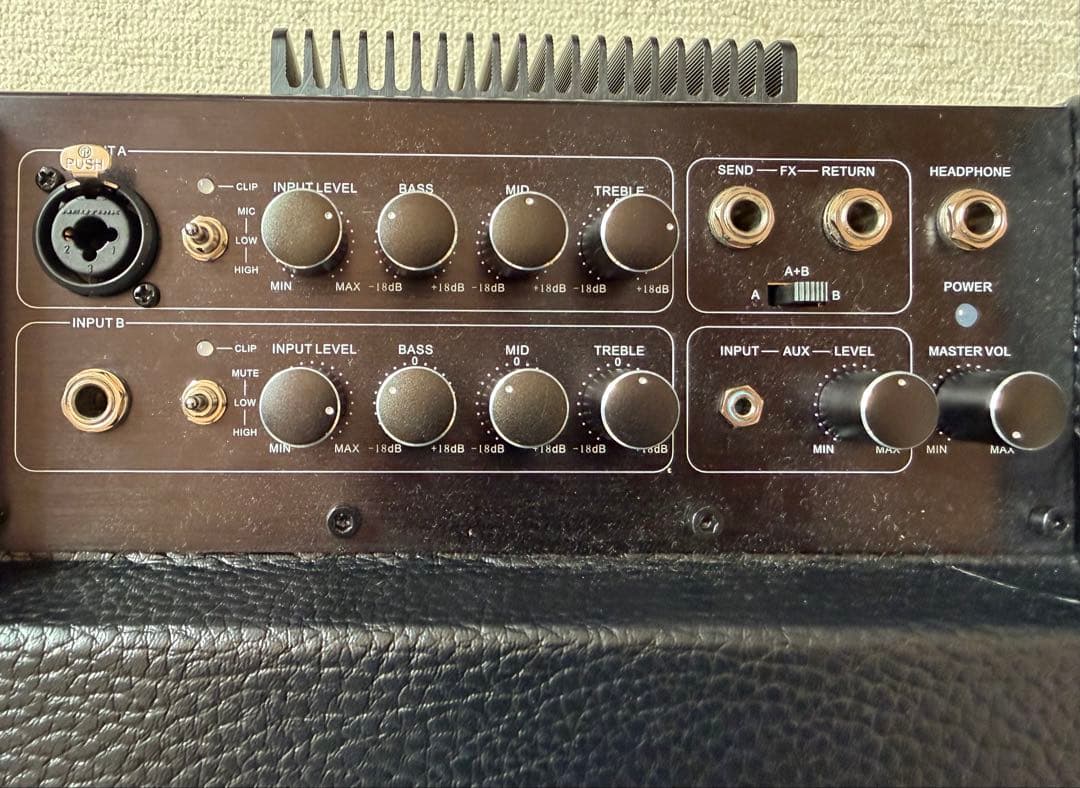 NEO-POWER ベースアンプAAD by Phil Jones。