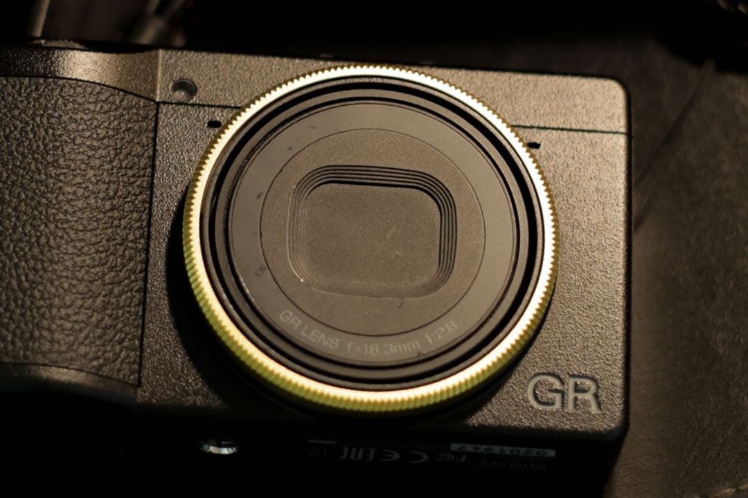 保証期間中　RICOH GR III ←付属品多数　ショット数4404 リコー