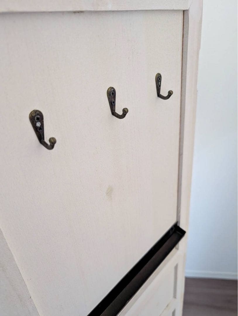 アンティーク調　ホワイトスタンドミラー フック付き収納