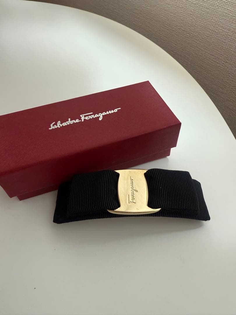 フェラガモ　バレッタ　ヴァラ　リボン　ヘアアクセサリー　ブラック　ゴールド金具