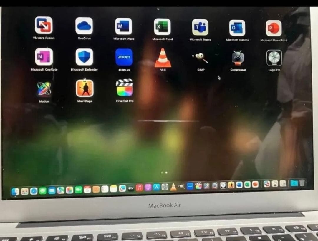 sequoiaプラス仮想windows,2015Macbookair,13インチ