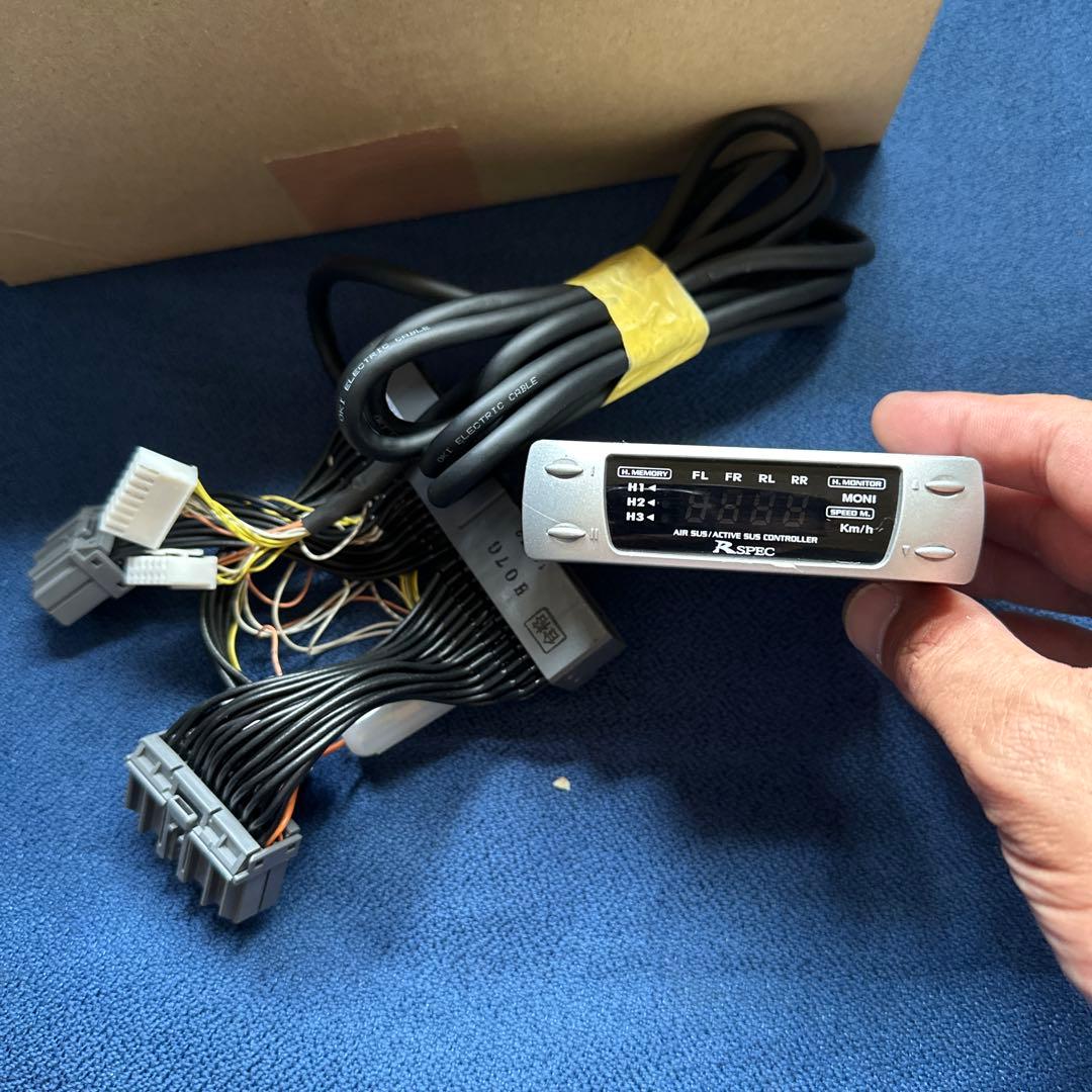 20後期セルシオ　エアサスコントローラー