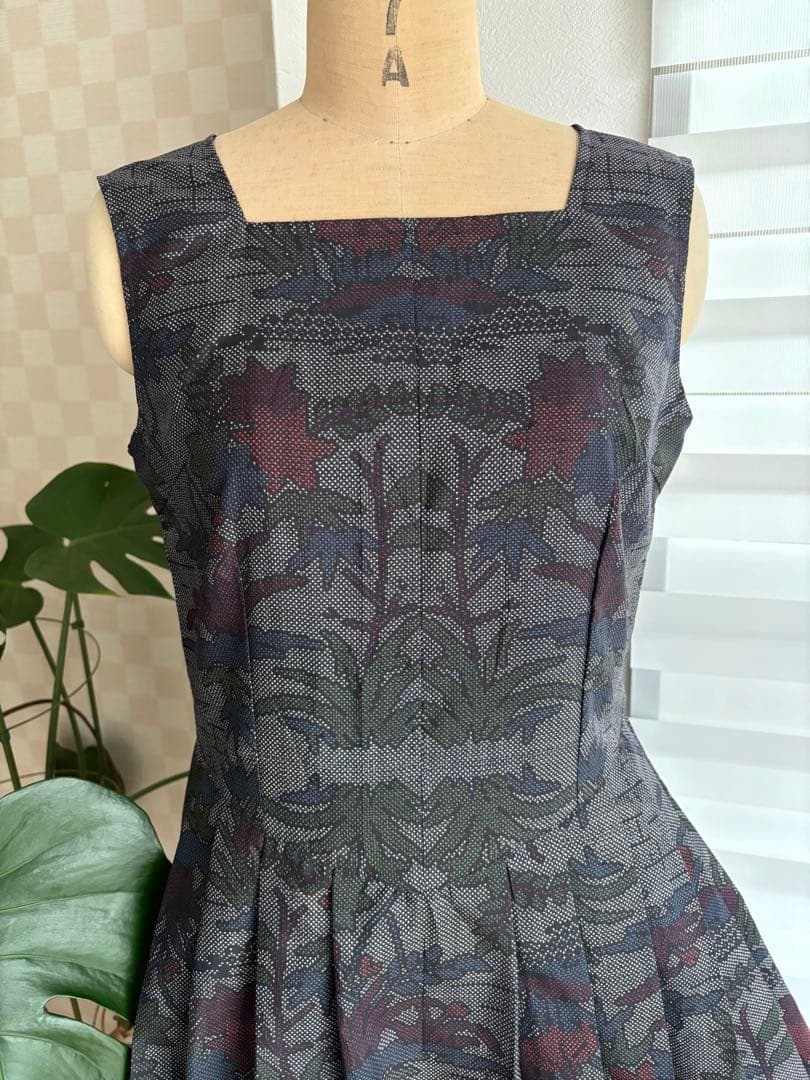 本場大島紬で大人可愛いワンピース、ジャンバースカートに