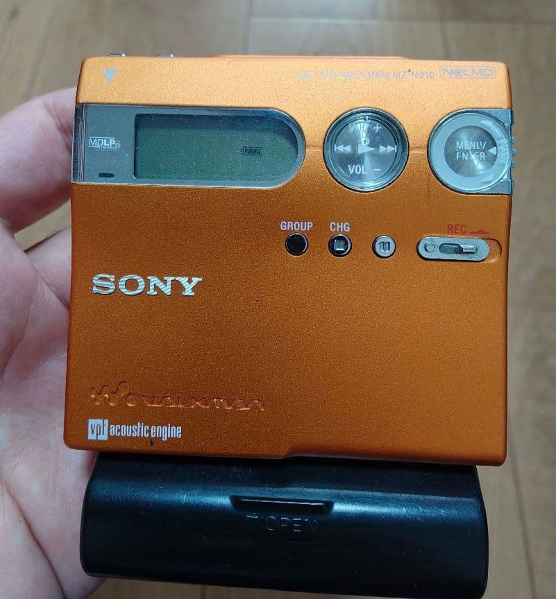 SONY MDウォークマン オレンジ　MZ-N910