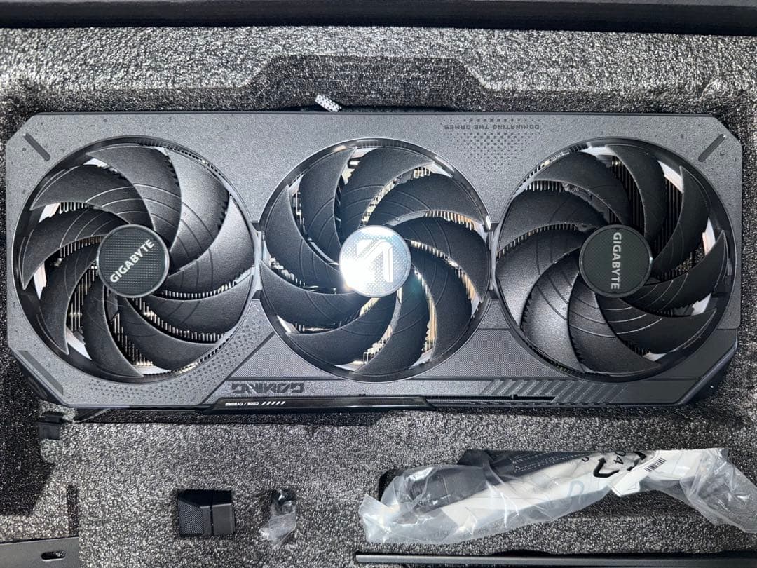 GIGABYTE RTX 5090 GAMING 基板（PCB）なし