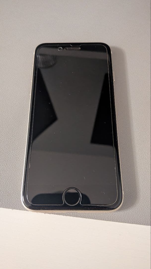 【中古美品】Apple iPhone SE3 ホワイト 本体