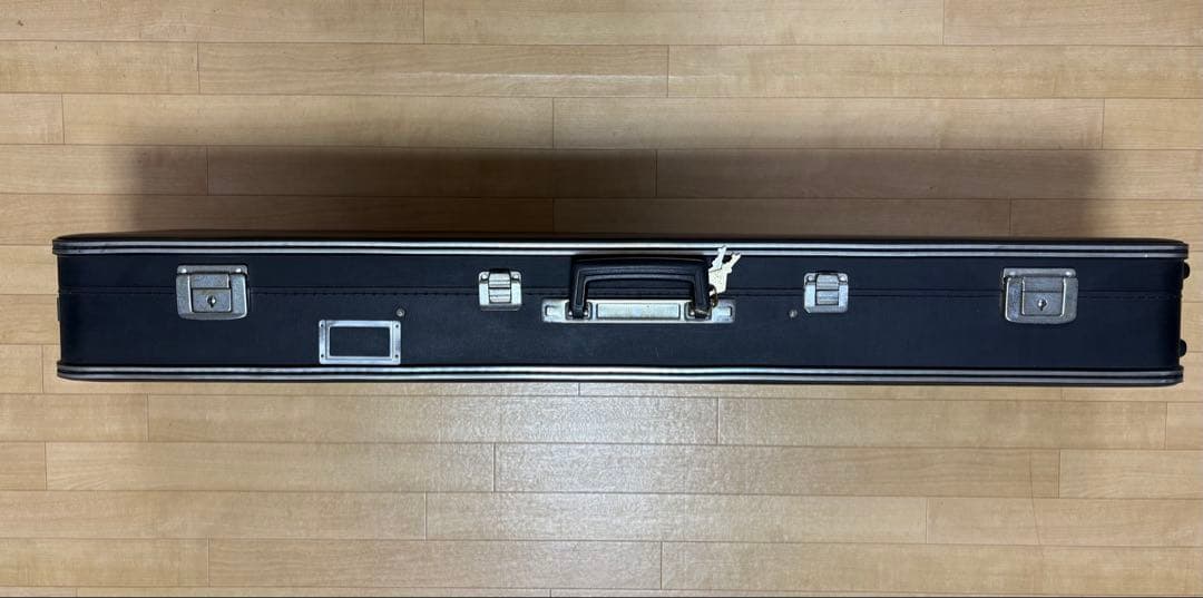 三味線本体とケース、楽譜セット