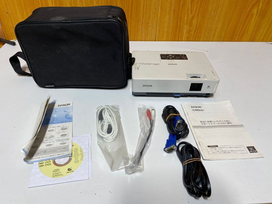 EPSON エプソンEMP-1715 LCD プロジェクター ホワイト