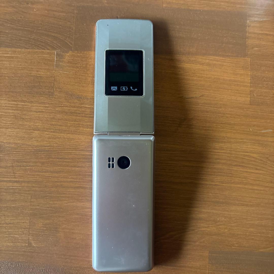 折りたたみ式携帯ソフトバンクかんたん携帯11 207SHシャンパンゴールド