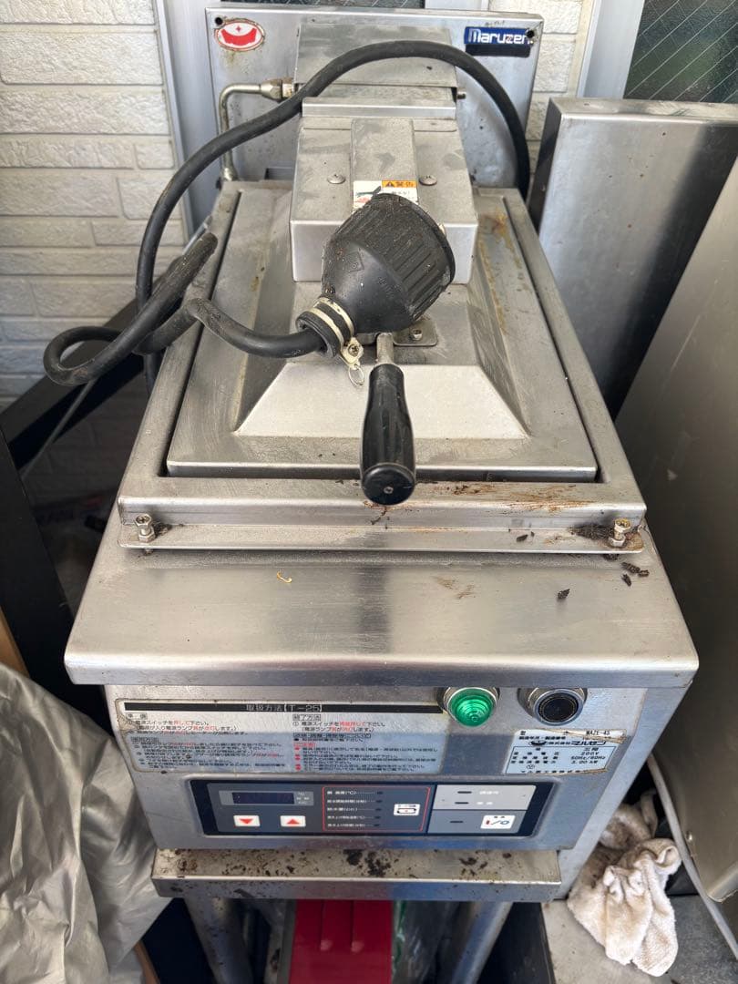 MAZE-4S 業務用機器 200V 3.00kW餃子自動機械￼