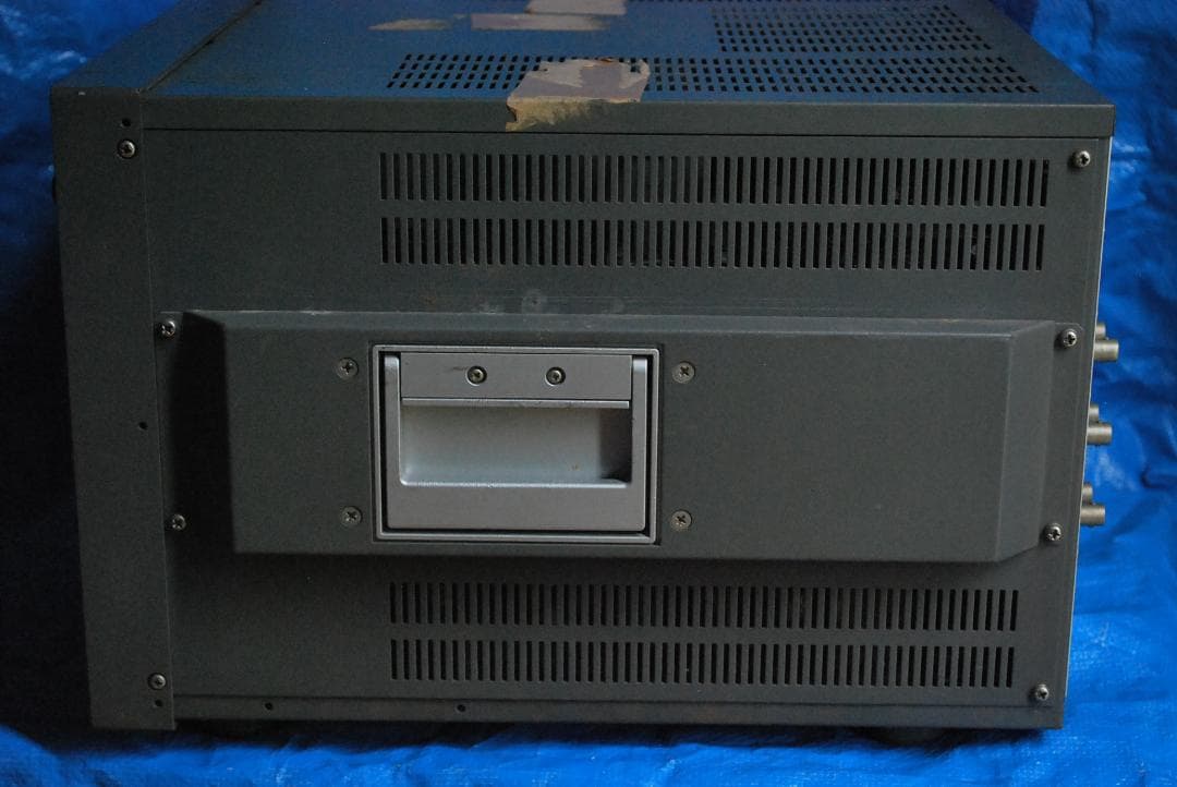 シバソク放送業務用モニターCMM14-7中古ジャンク品の出品です。