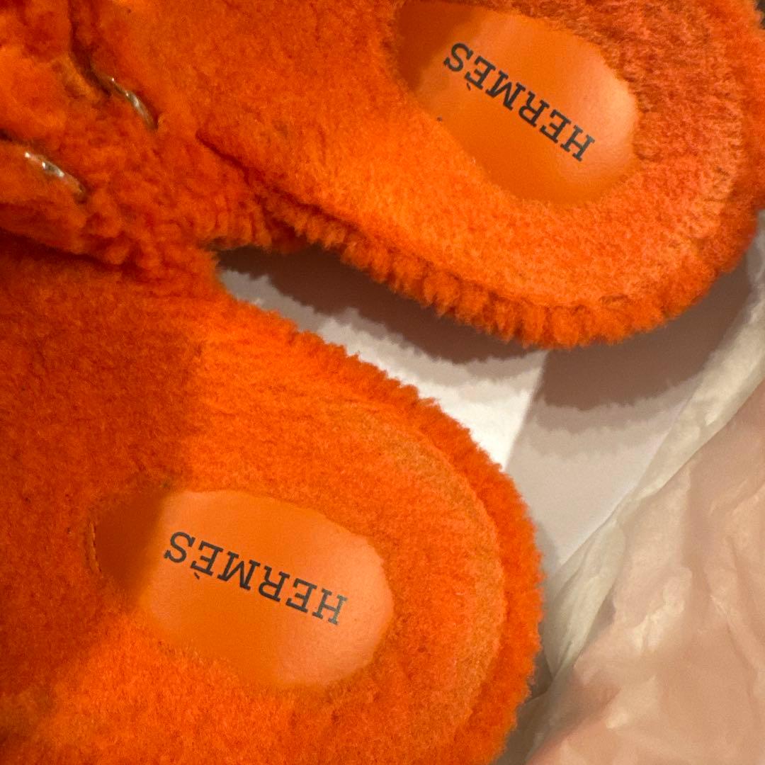 HERMES オレンジ ファーサンダル