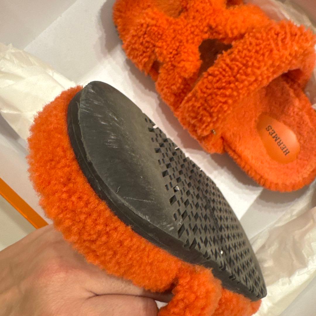 HERMES オレンジ ファーサンダル