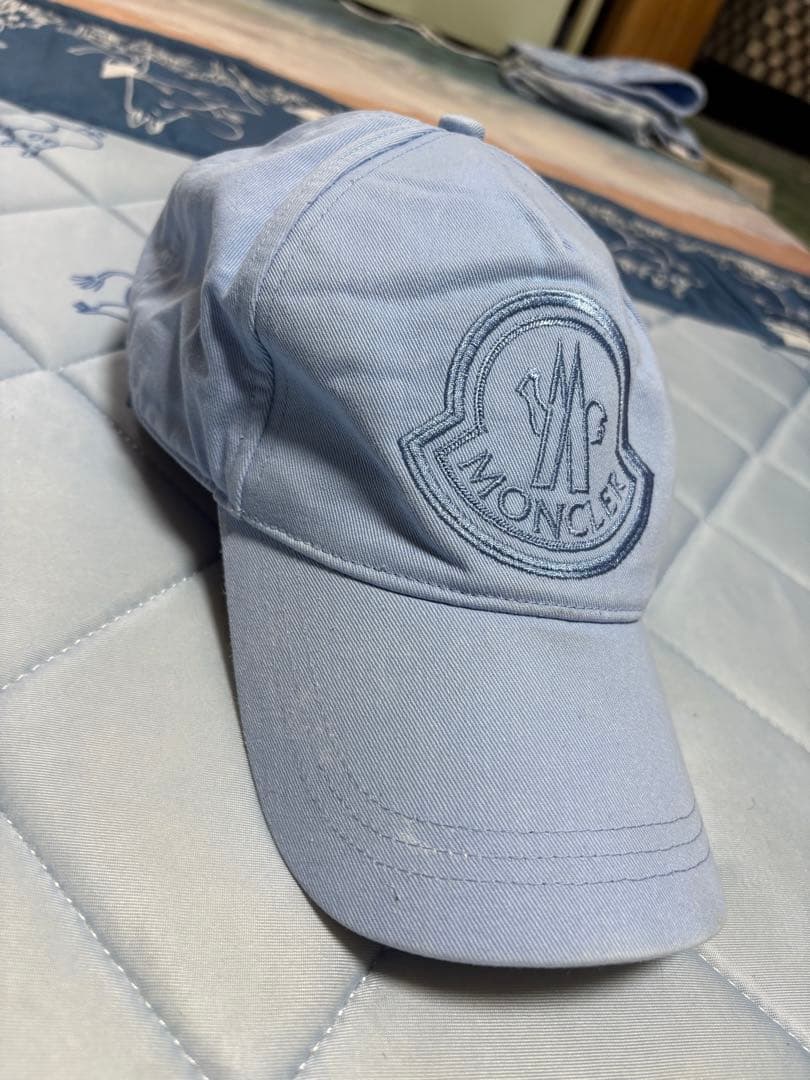 MONCLER ライトブルー キャップ