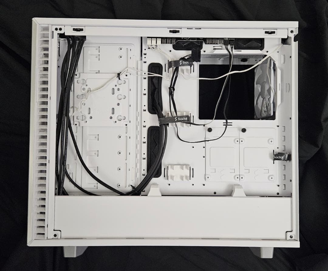 Fractal Define 7 White TG Clear PCケース