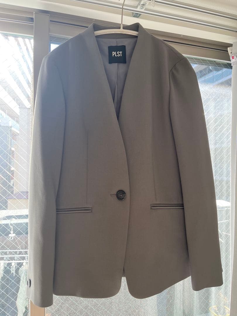 PLST ウォームリザーブ ノーカラージャケット テーパードパンツ