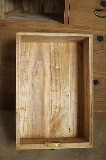 古い木製の引き出し5杯　チェスト　桐箪笥　昭和レトロ　タンス　古家具　古民家