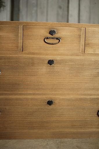 古い木製の引き出し5杯　チェスト　桐箪笥　昭和レトロ　タンス　古家具　古民家