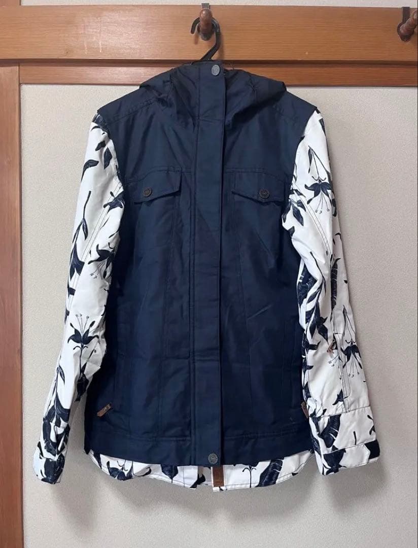 週末限定 新品未使用 ROXYスノーボードウェア 着画あり