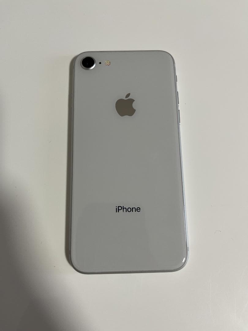 iPhone 8 64GB SIMフリー 動作確認済み（SIM部分に破損あり）