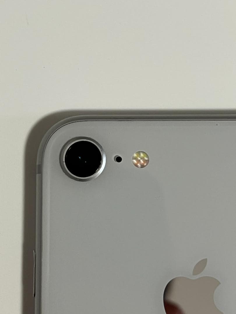 iPhone 8 64GB SIMフリー 動作確認済み（SIM部分に破損あり）