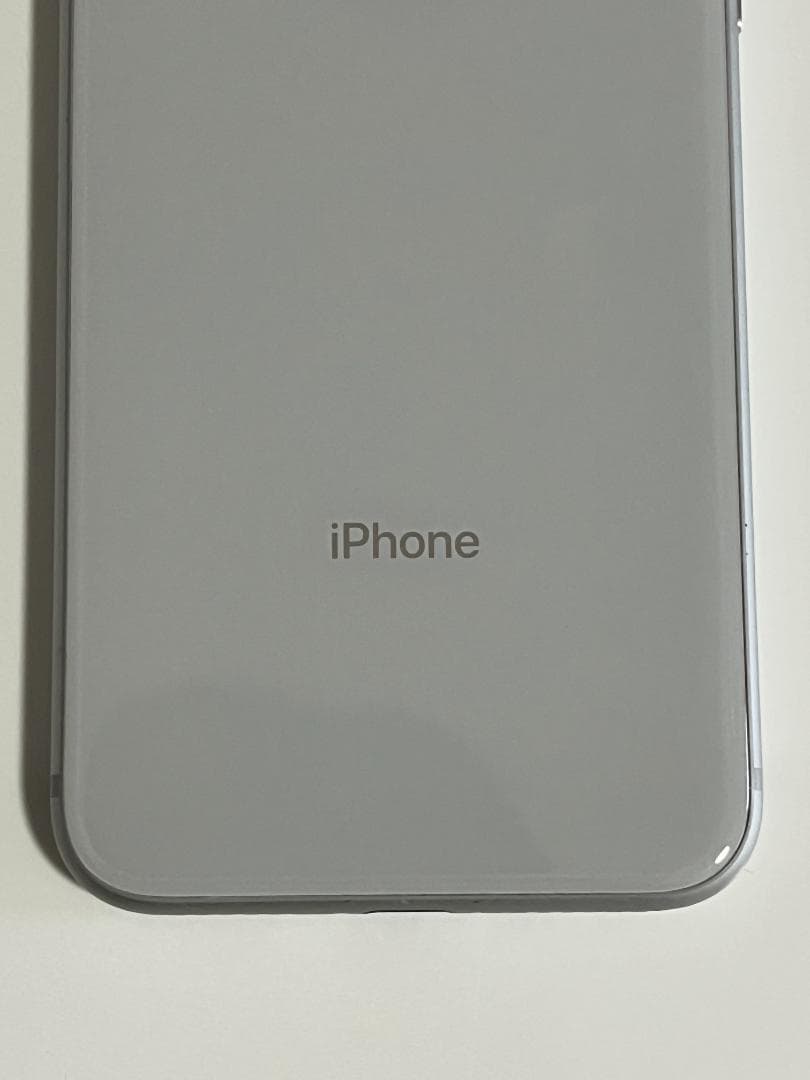 iPhone 8 64GB SIMフリー 動作確認済み（SIM部分に破損あり）