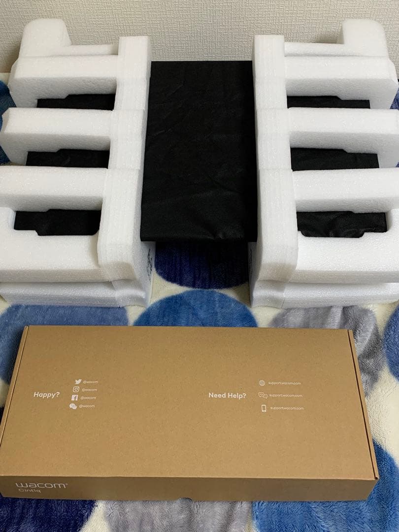 Wacom Cintiq 22 大画面液晶ペンタブレット 本体　プロペン2セット