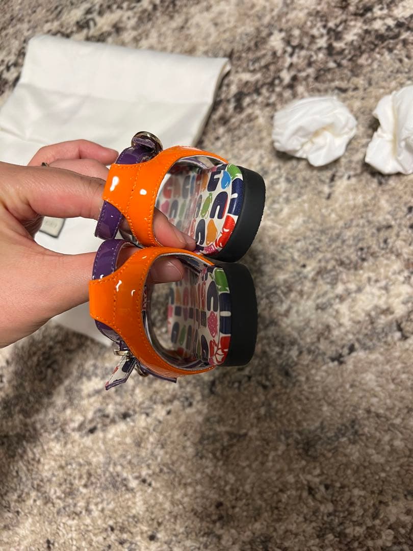 hide正規品Gucci kids サンダル新品　23