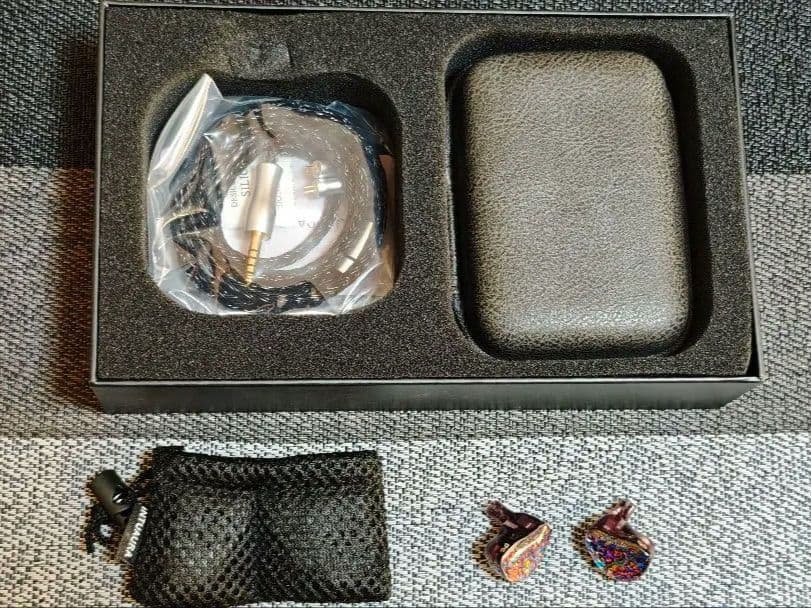 (美品)INTUAURA Uniqueness 4.4mm 1DD+4BA