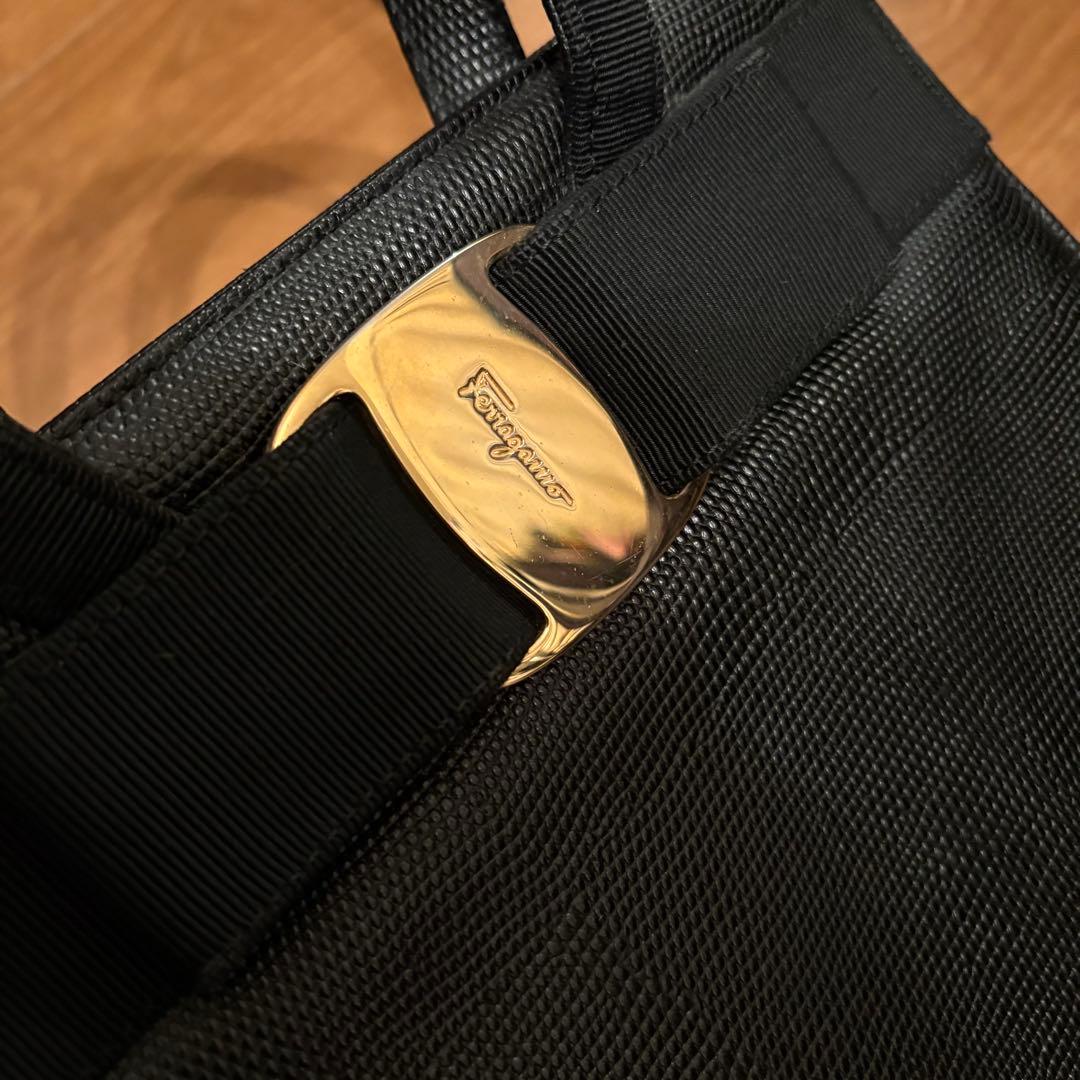 フェラガモ　ハンドバッグ