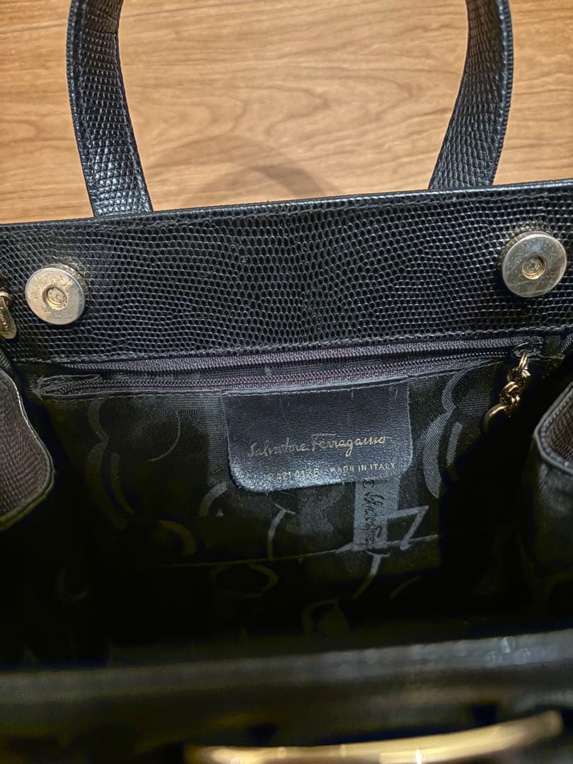 フェラガモ　ハンドバッグ