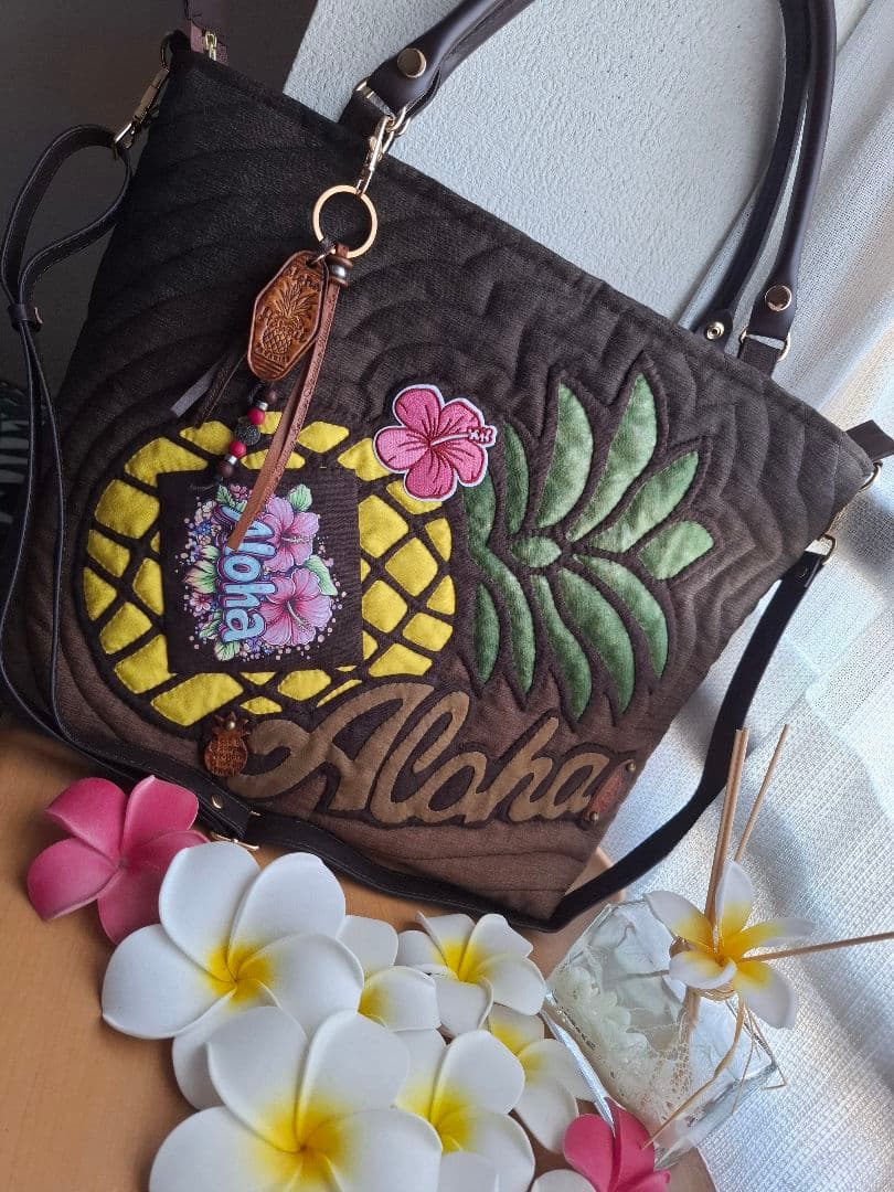 ハワイアンキルト　大きめ　バッグ　パイナップル　2WAY　革タグチャーム付き