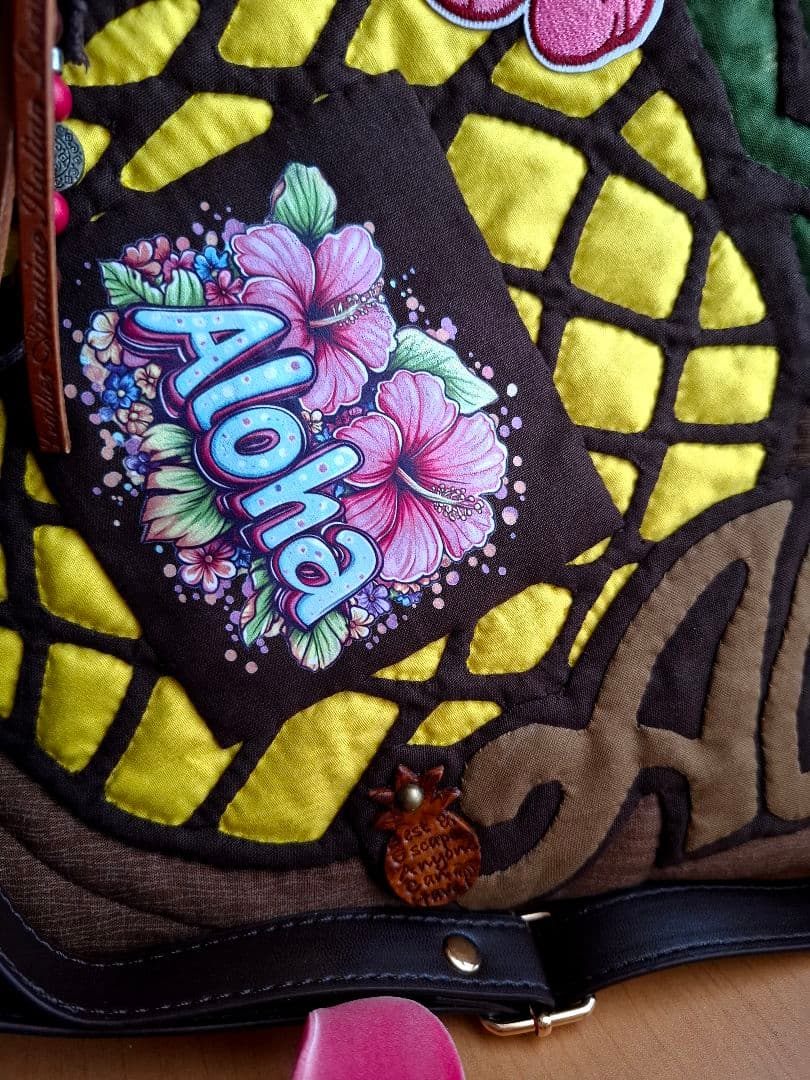 ハワイアンキルト　大きめ　バッグ　パイナップル　2WAY　革タグチャーム付き