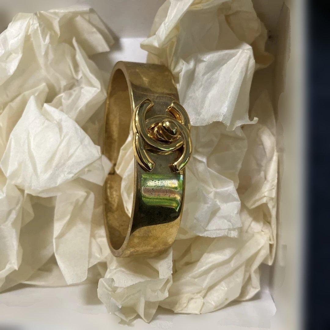 プ*い様 Chanel ゴールド バングル ローズモチーフ