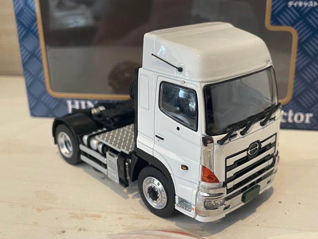 ケンクラフト 1/50 プロフィアハイルーフ ホワイト