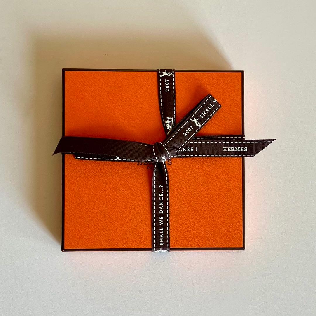 【新品】【HERMES】エルメス H透かし模様 ハンカチ 白｜箱・リボン・袋付