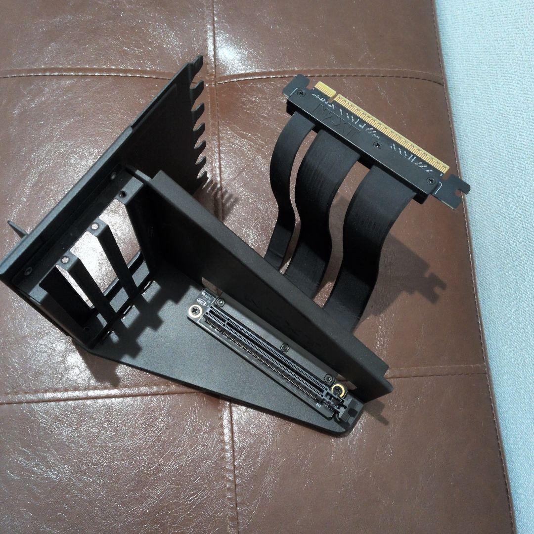 nzxt gpuホルダー