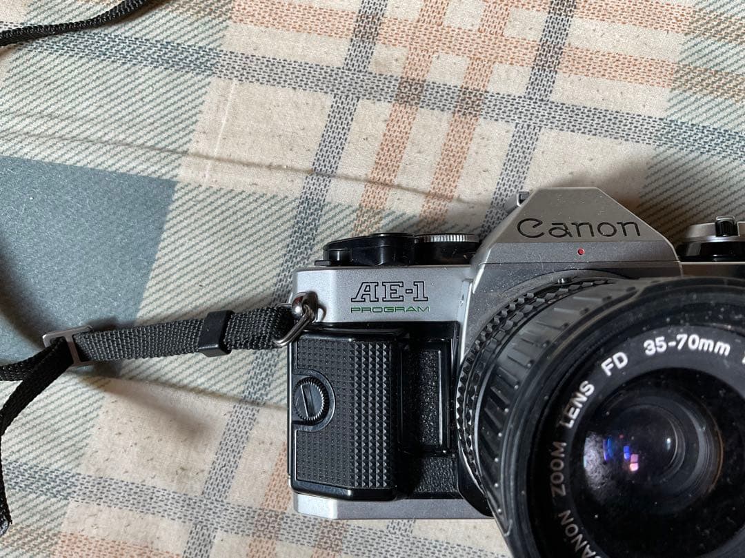 CANON・AE-1。PROGRAM。一眼レフカメラ。【188Aフラッシュ付き】
