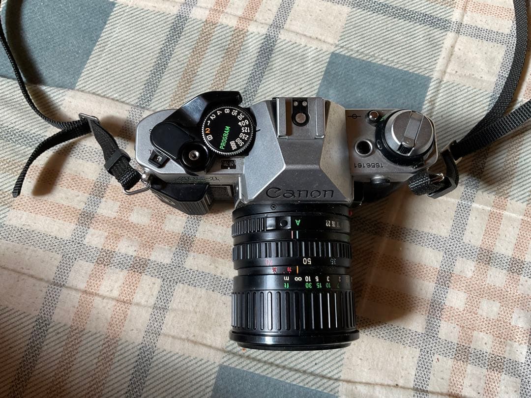 CANON・AE-1。PROGRAM。一眼レフカメラ。【188Aフラッシュ付き】