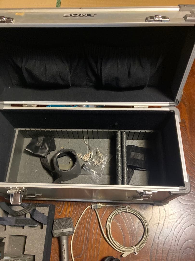 SONY DCR-VX1000 ハンディカム 本体とアルミケース